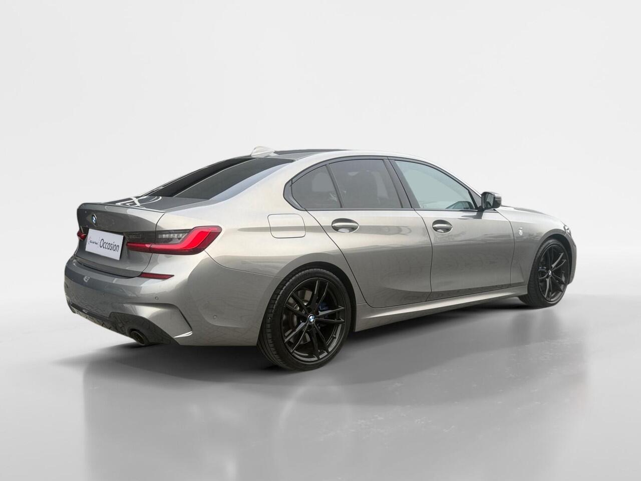 BMW 3-SERIE 330i High Executive Edition | Automaat | M-Sport | Schuif-Kantel Dak | Harman Kardon | 360* Camera | Dealer Onderhouden | Stuur/Stoel Verwarming | Apple Carplay/Android Auto