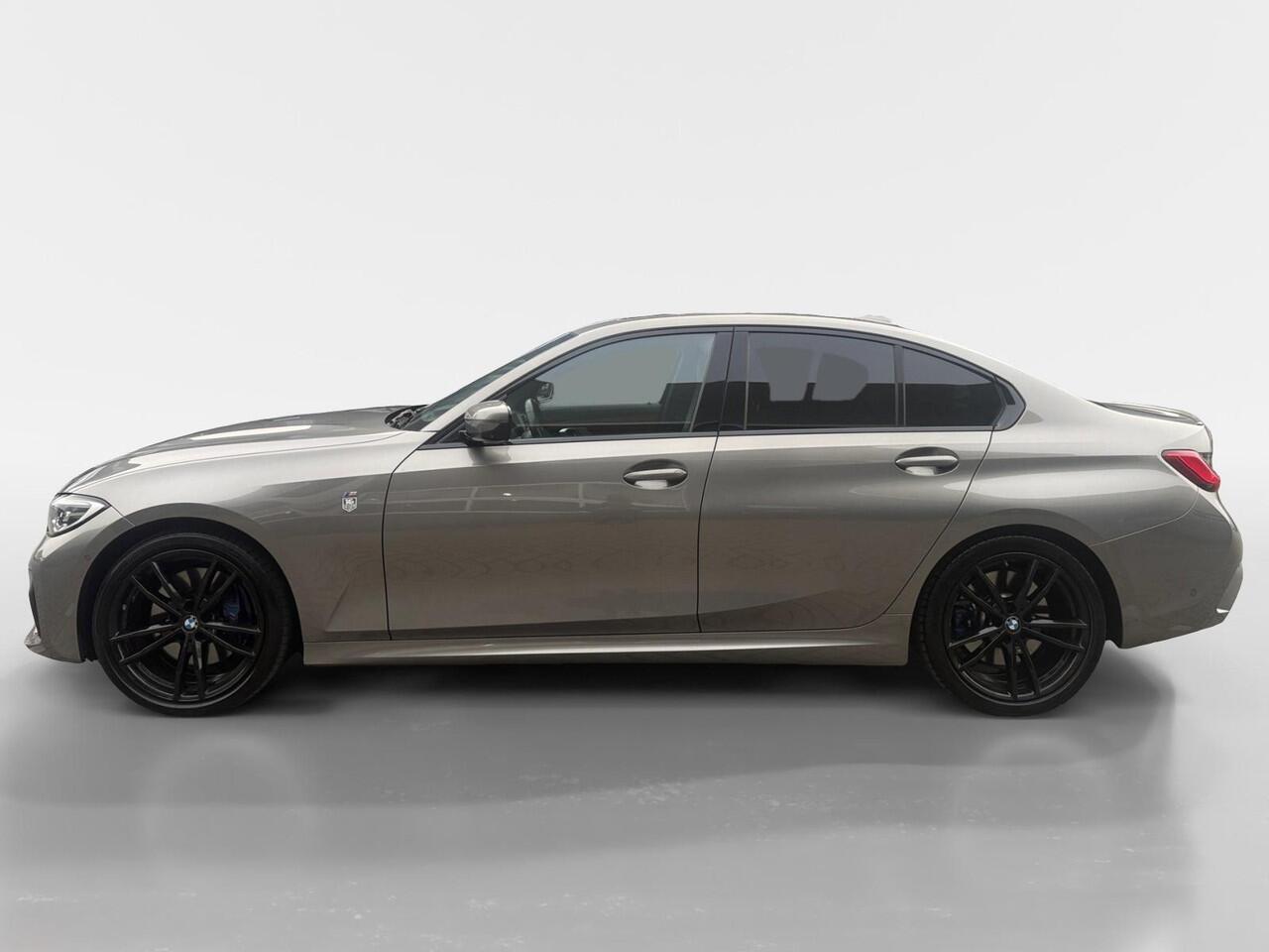 BMW 3-SERIE 330i High Executive Edition | Automaat | M-Sport | Schuif-Kantel Dak | Harman Kardon | 360* Camera | Dealer Onderhouden | Stuur/Stoel Verwarming | Apple Carplay/Android Auto