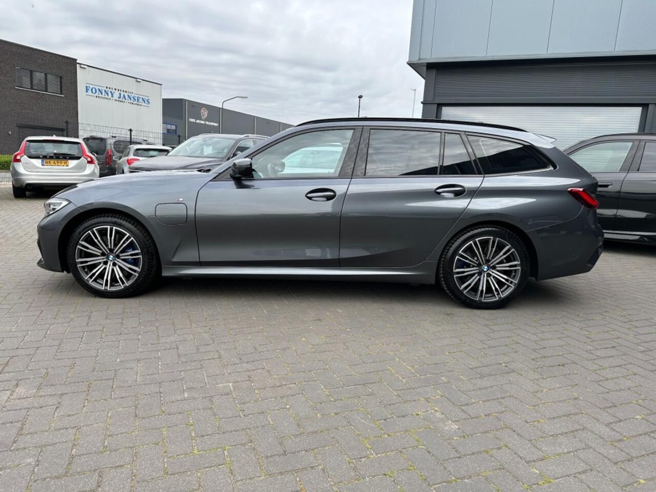 BMW 3-SERIE 330e Touring M-Sport High Executive Camera schuifdak