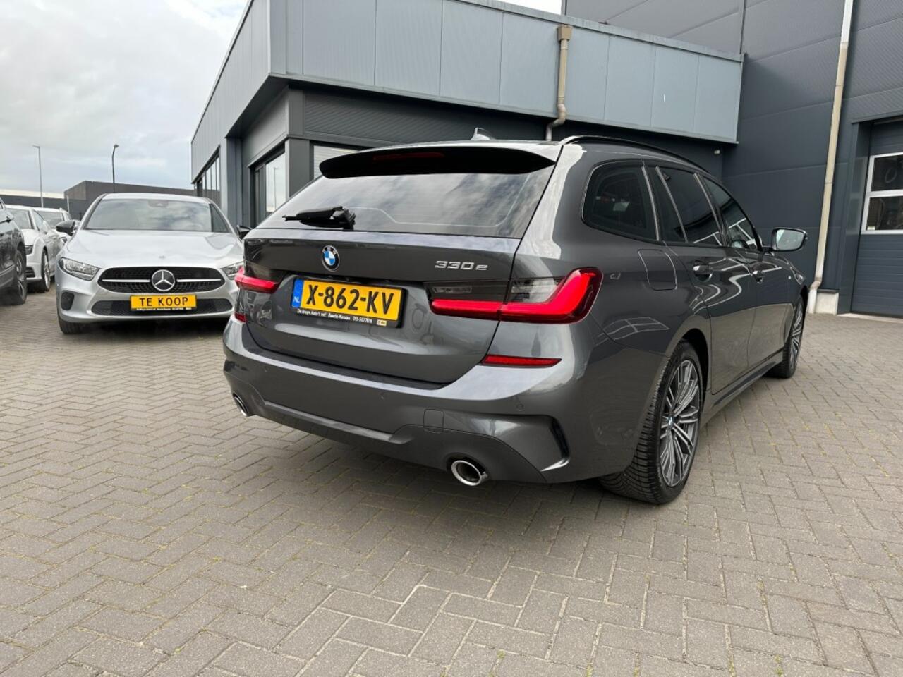 BMW 3-SERIE 330e Touring M-Sport High Executive Camera schuifdak
