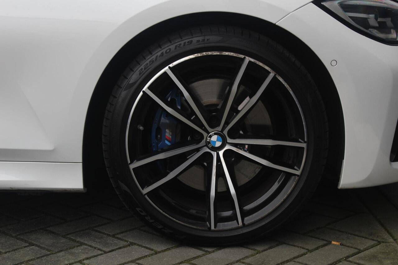 BMW 3-SERIE Touring 330i M-Sport | Adaptieve Cruise Control | Elektrische Stoelen | Nette Auto