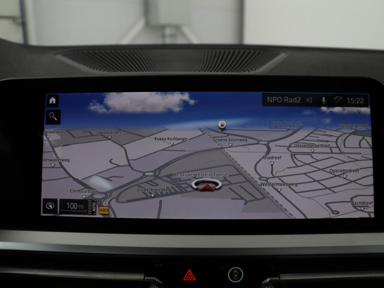 BMW 3-SERIE 318i M Sport | Panoramadak | Stoelverwarming | Leder/Alcantara | Carplay | Live Cockpit | Sportstoelen | Full LED | Navigatie | Parkeerhulp | Climate control