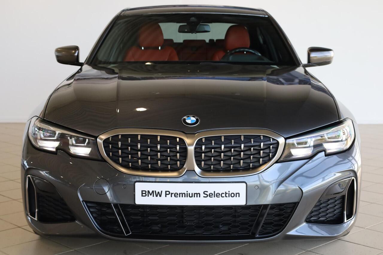 BMW 3-SERIE Sedan M340i xDrive | Head-Up | HiFi | Parkeersensoren | Head - Up Display | Cruise Control | Lentevoordeel