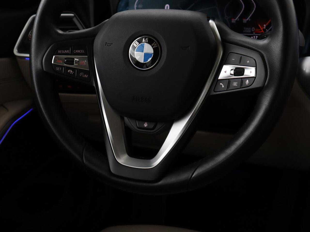 BMW 3-SERIE 320i High Executive Edition | Panoramadak | Leder | Stoel & Stuurverwarming | Adaptive Cruise | Sfeerverlichting