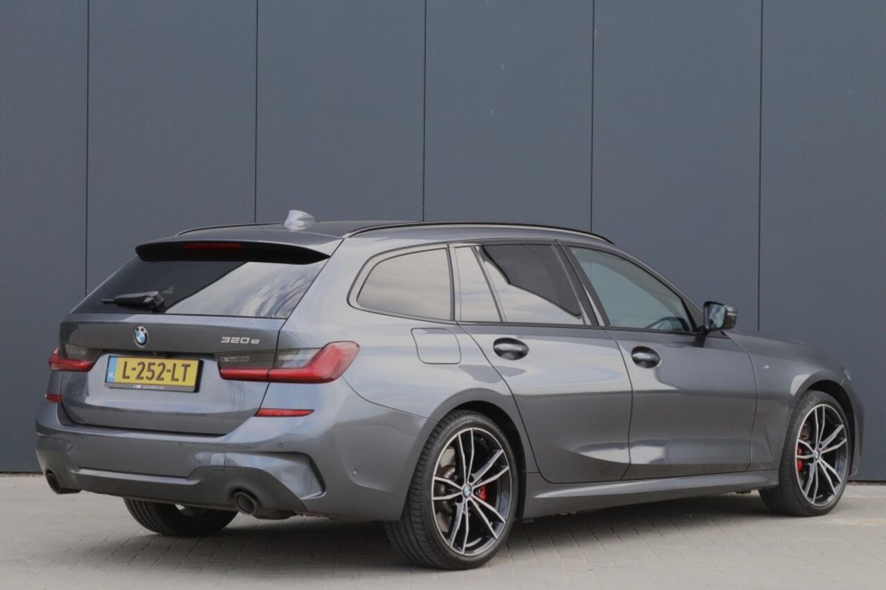 BMW 3-SERIE 320e M Sport Plug-in Hybrid 19 inch Laser 1e eig