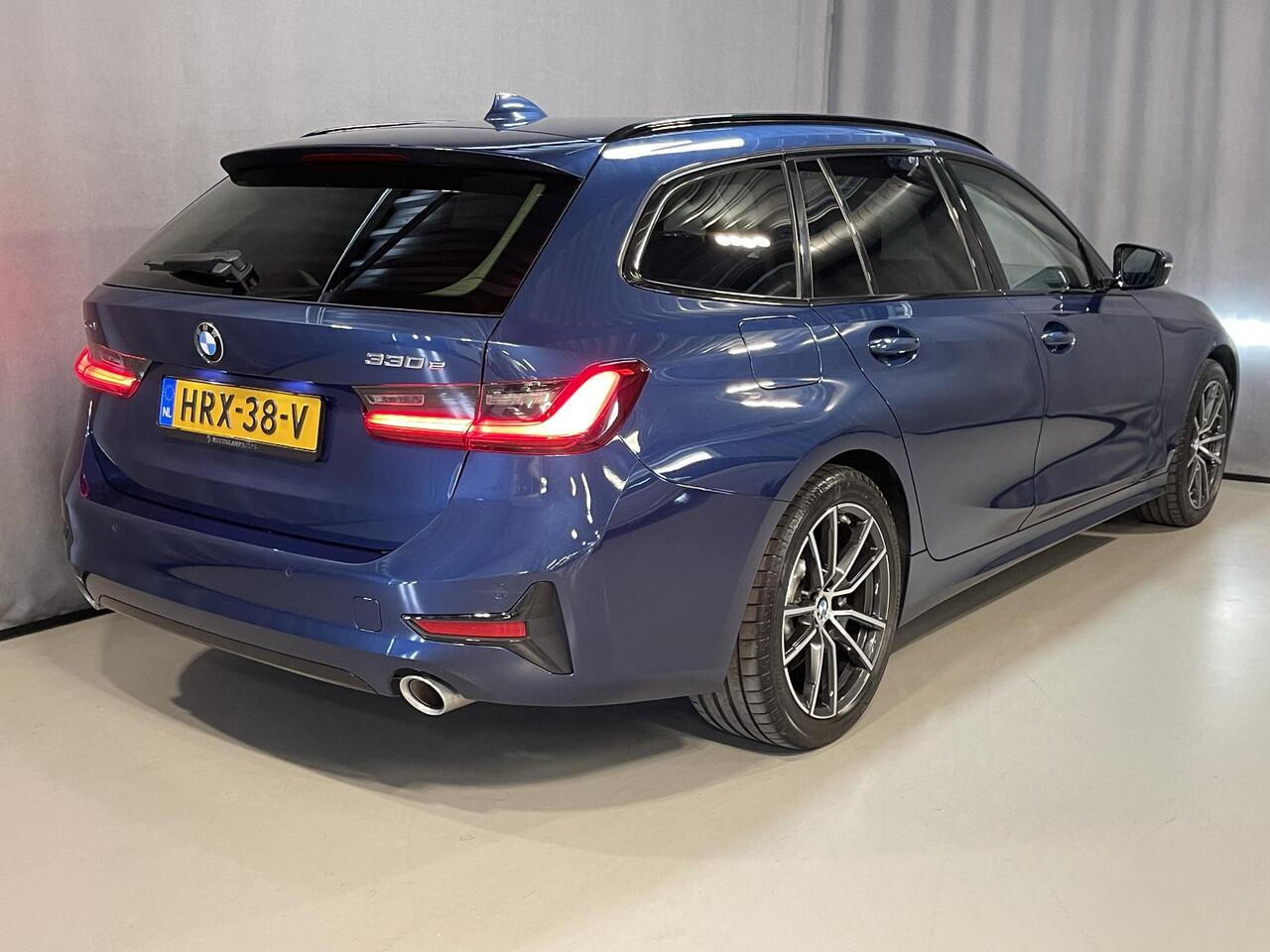 BMW 3-SERIE Touring 330e xDrive Sport Line 18"/Keyless/Sportstoelen + memory/Stoel + stuurverwarming/PDC/Apple Carplay & Android Auto