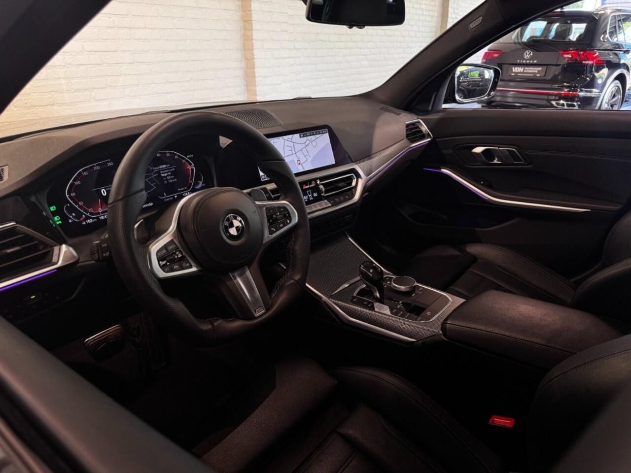 BMW 3-SERIE Touring 318i High Executive M-Sport Laser LED Leder HUD 19''