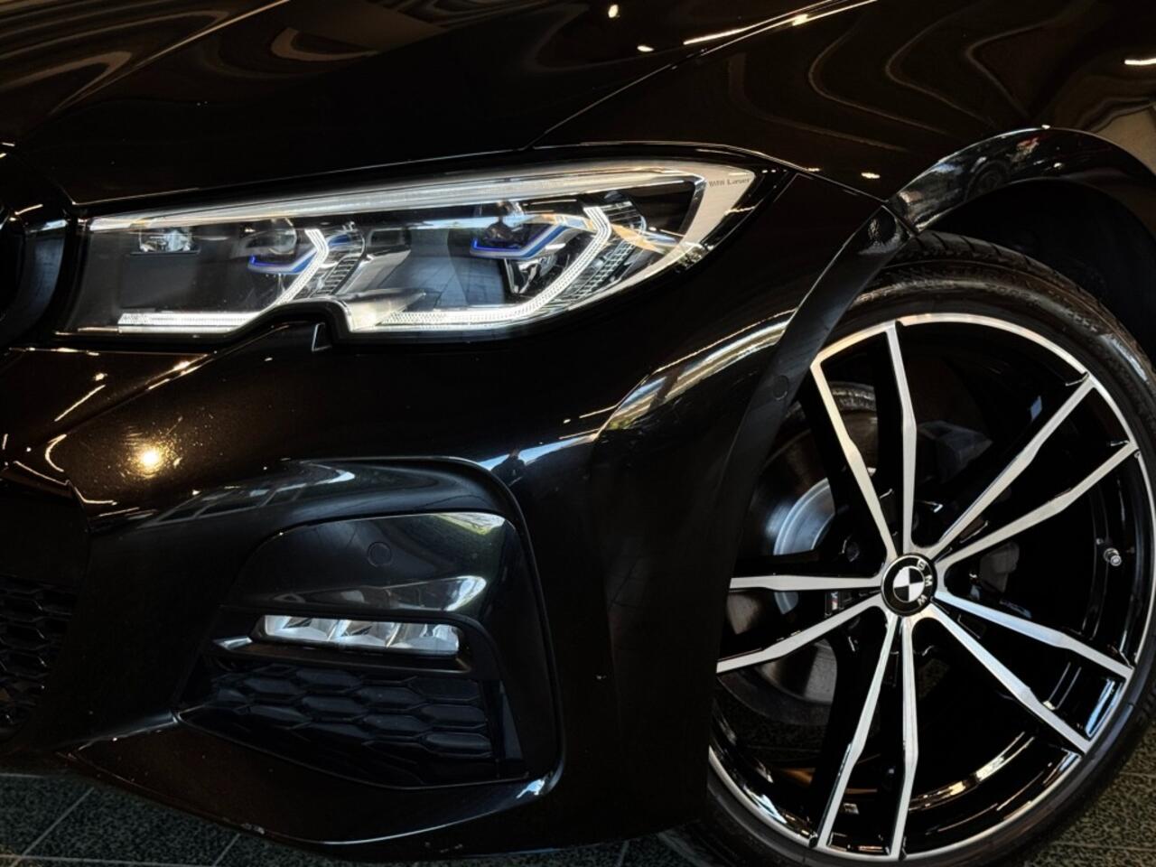 BMW 3-SERIE Touring 318i High Executive M-Sport Laser LED Leder HUD 19''