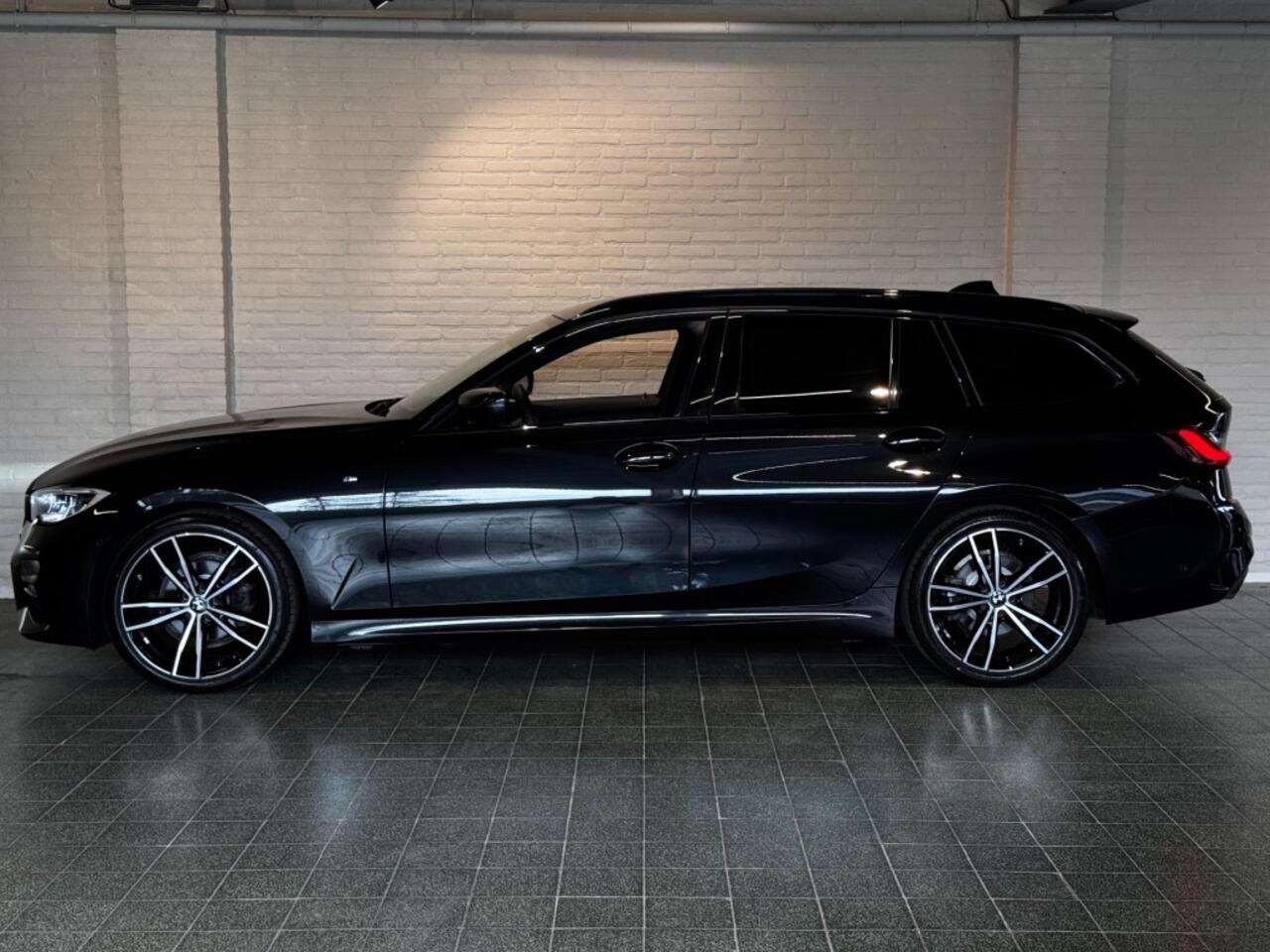 BMW 3-SERIE Touring 318i High Executive M-Sport Laser LED Leder HUD 19''