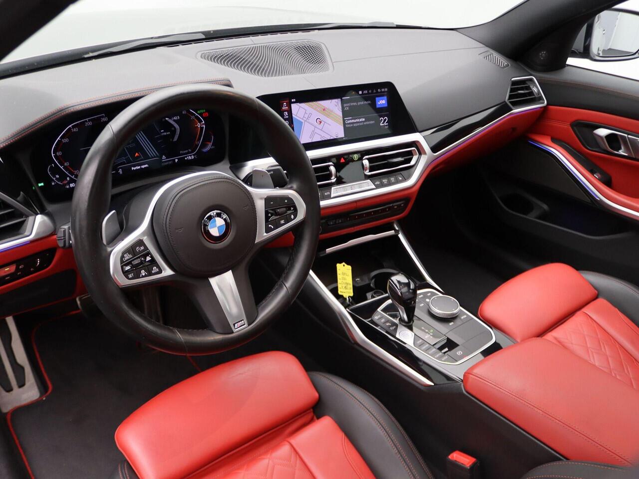 BMW 3-SERIE Sedan 330i High Executive | M Sportpakket | Audio Media Pack | Parking Pack | Safety Pack | BMW Personal CoPilot Pack | Trekhaak | Schuifdak | Elektrisch Verstelbare Voorstoelen | Driving Assistant Professional | Harman Kardon | 19''