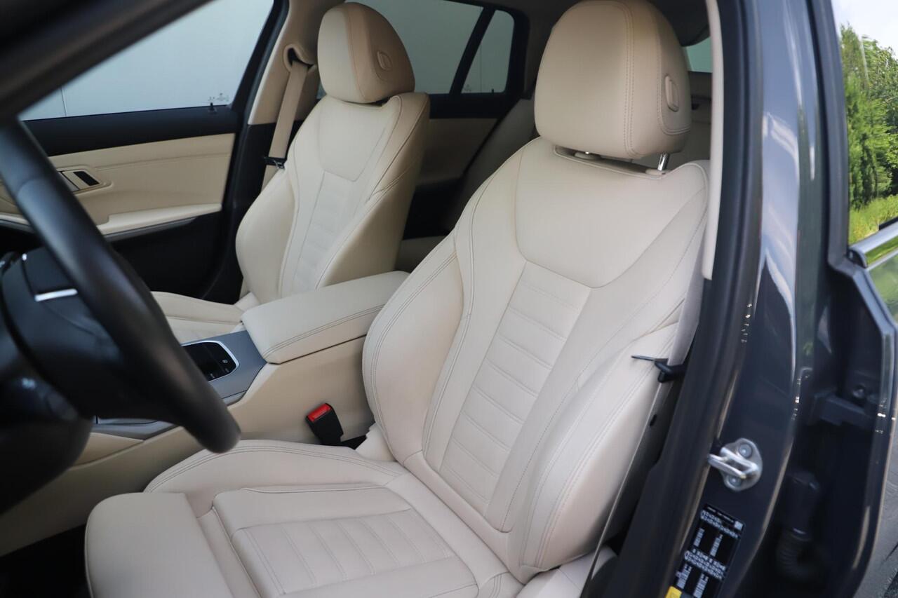 BMW 3-SERIE Touring 330e Business Edition Plus 292PK Black Pack Individual Automaat Trekhaak Sportstoelen Leder 18 inch Laser LED Navigatie Carplay Clima Cruise Stoelverwarming SOH 92%