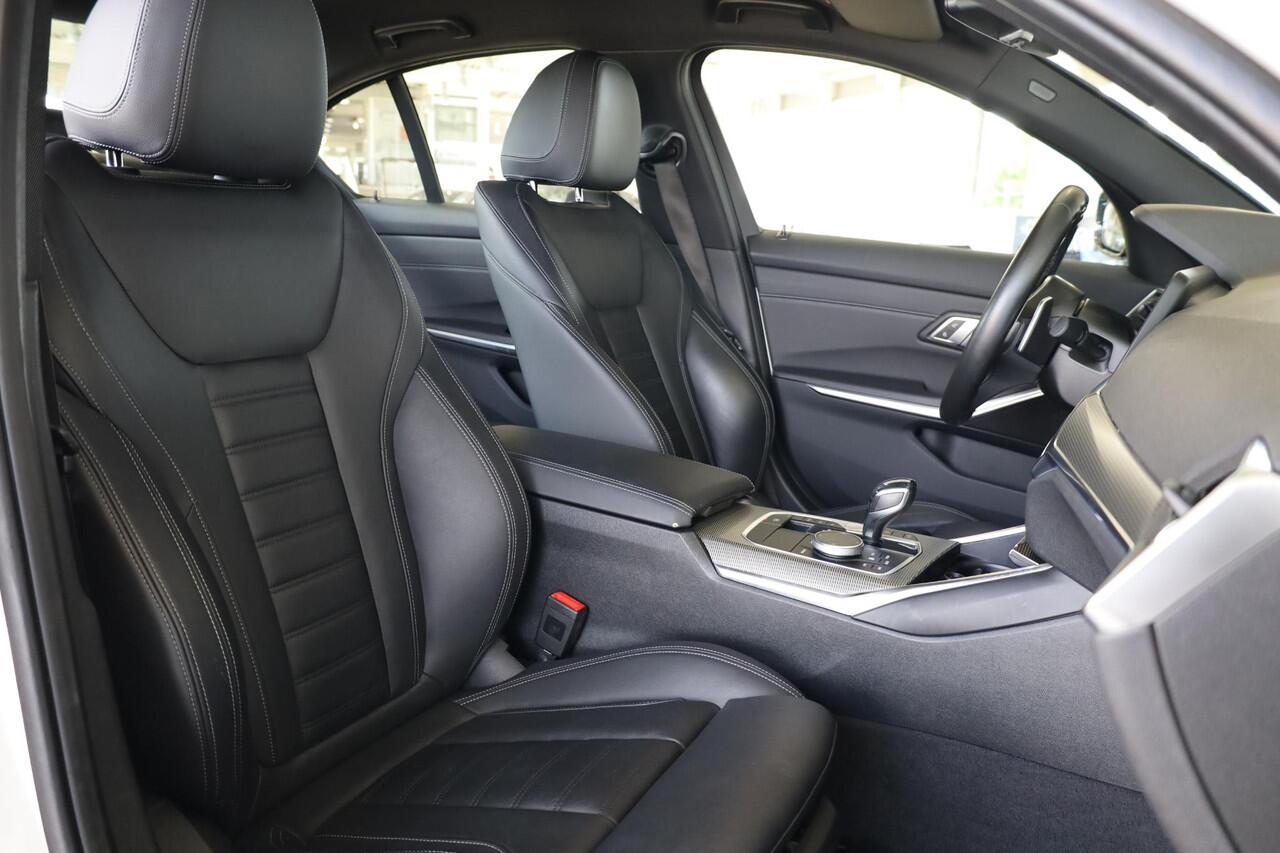 BMW 3-SERIE Sedan 320e High Executive | M Sportpakket | 19 inch | Laserlight