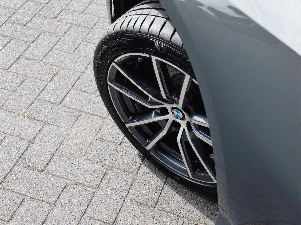 BMW 3-SERIE Touring 320i Executive Edition Trekhaak / Sportstoel / Apple CarPlay