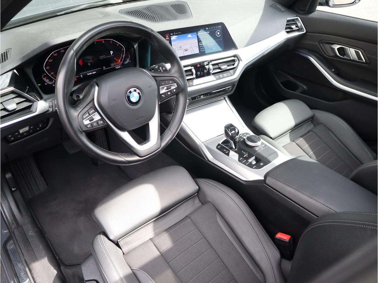 BMW 3-SERIE Touring 320i Executive Edition Trekhaak / Sportstoel / Apple CarPlay
