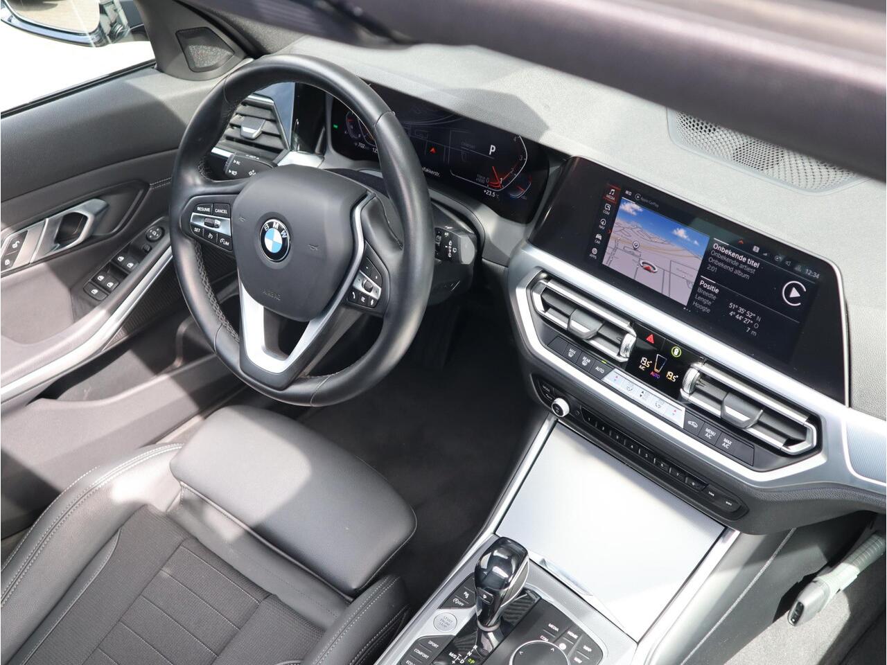 BMW 3-SERIE Touring 320i Executive Edition Trekhaak / Sportstoel / Apple CarPlay