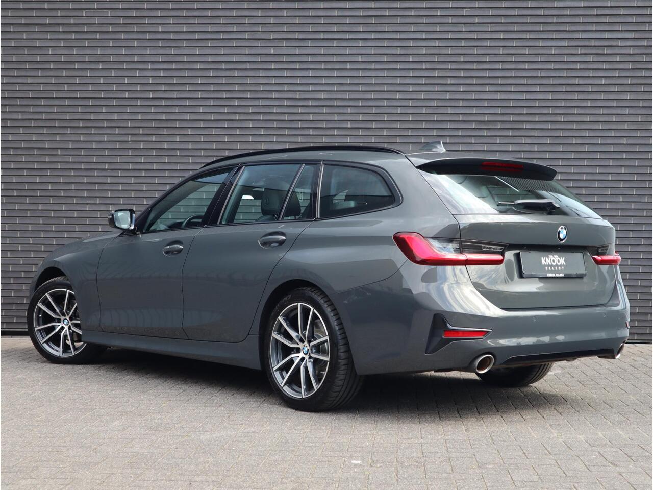 BMW 3-SERIE Touring 320i Executive Edition Trekhaak / Sportstoel / Apple CarPlay