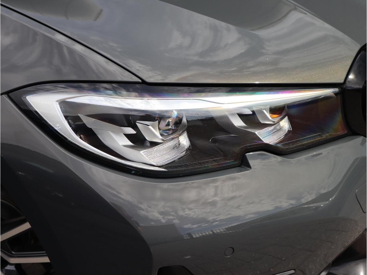 BMW 3-SERIE Touring 320i Executive Edition Trekhaak / Sportstoel / Apple CarPlay