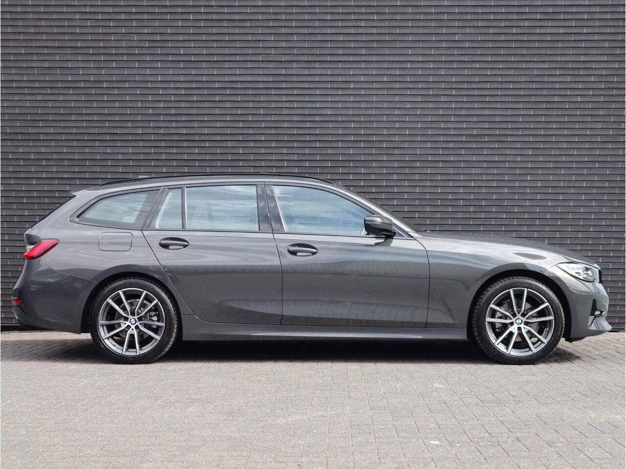 BMW 3-SERIE Touring 320i Executive Edition Trekhaak / Sportstoel / Apple CarPlay