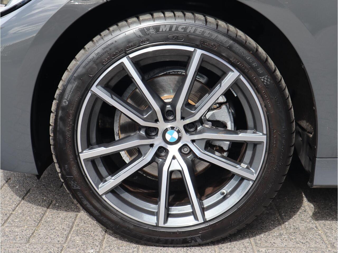 BMW 3-SERIE Touring 320i Executive Edition Trekhaak / Sportstoel / Apple CarPlay