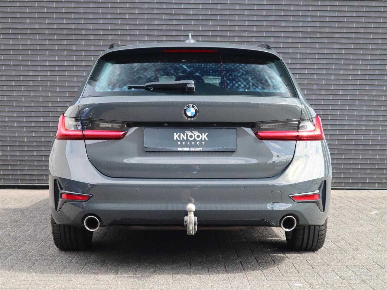 BMW 3-SERIE Touring 320i Executive Edition Trekhaak / Sportstoel / Apple CarPlay