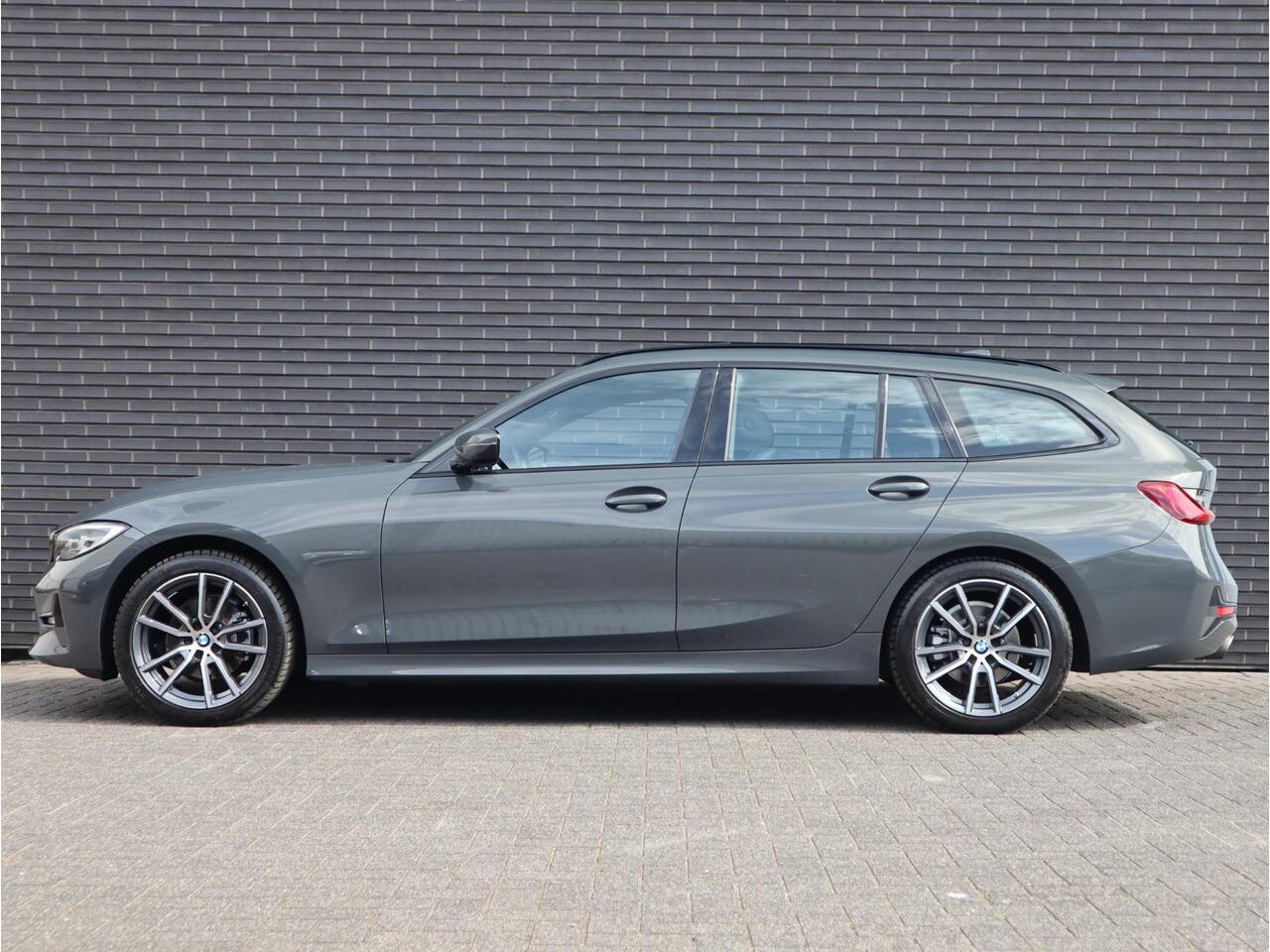 BMW 3-SERIE Touring 320i Executive Edition Trekhaak / Sportstoel / Apple CarPlay