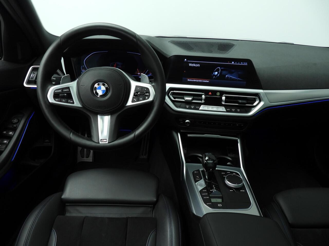 BMW 3-SERIE Touring 318i | M-Sportpakket | LED | Navigatie | Schuifdak | Sportstoelen | DAB | Hifi speakers | Alu 18 inch