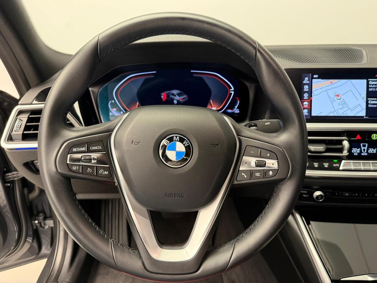 BMW 3-SERIE Sedan 320i | LED | Leder | Navigatie | Sportstoelen | Stoelverwarming | DAB | Alu 17 inch