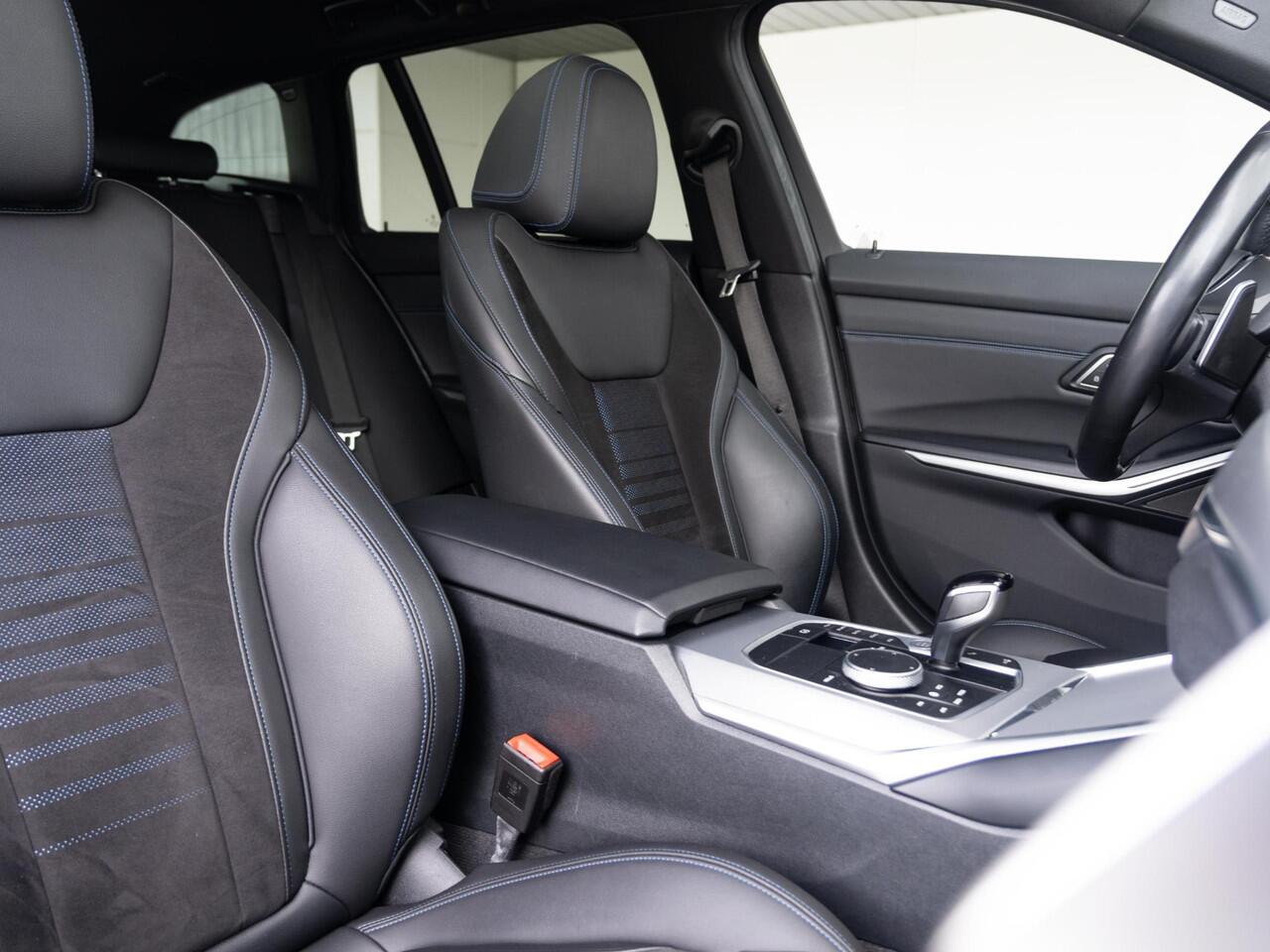 BMW 3-SERIE Touring M340i xDrive | Innovationspakket | Verwarmd Stuurwiel | Comfort Access | Panoramadak | Stoelverwarming | Laserlight | Head-Up Display | Harman Kardon | 19''