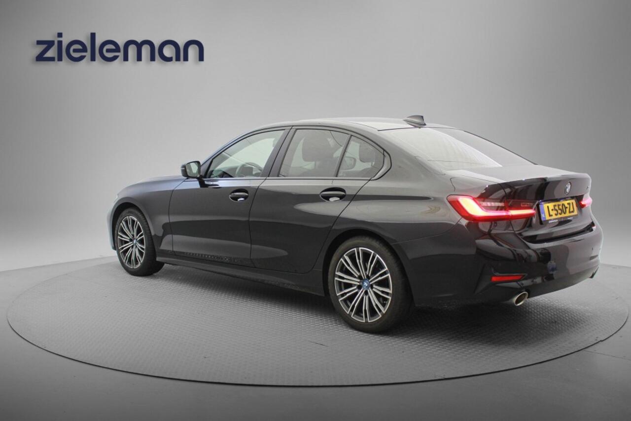 BMW 3-SERIE 318i Sedan Business Edition Automaat - Digitaal Cockpit, Carplay