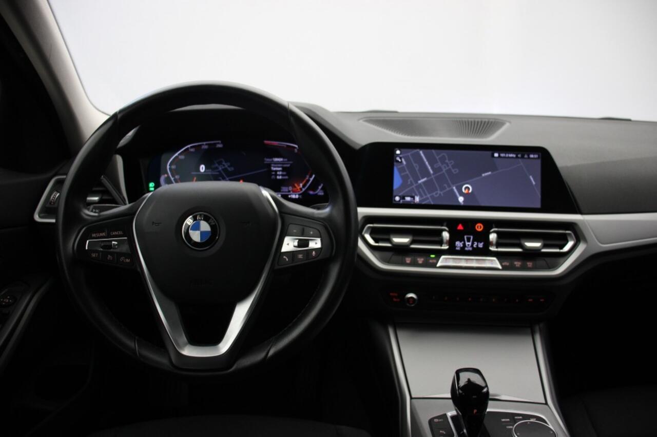 BMW 3-SERIE 318i Sedan Business Edition Automaat - Digitaal Cockpit, Carplay