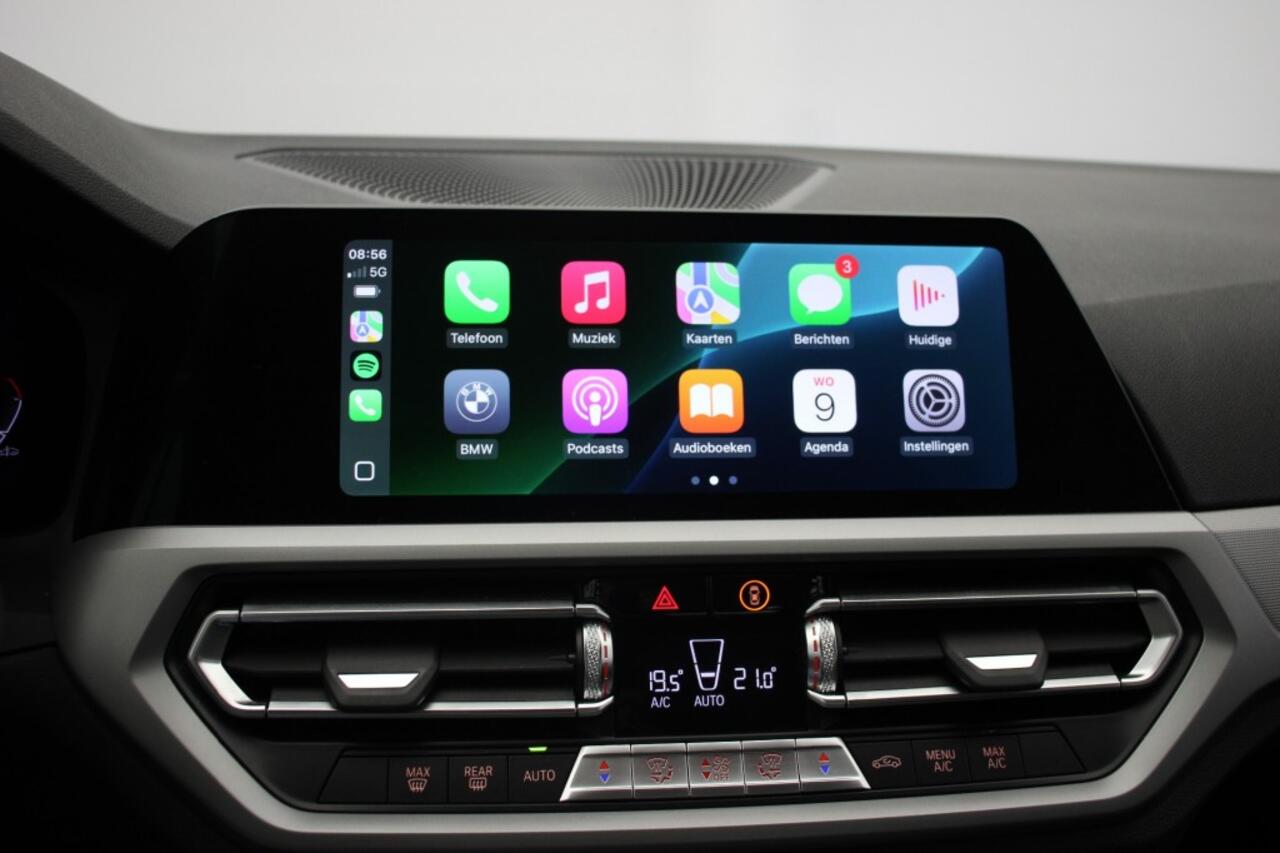 BMW 3-SERIE 318i Sedan Business Edition Automaat - Digitaal Cockpit, Carplay