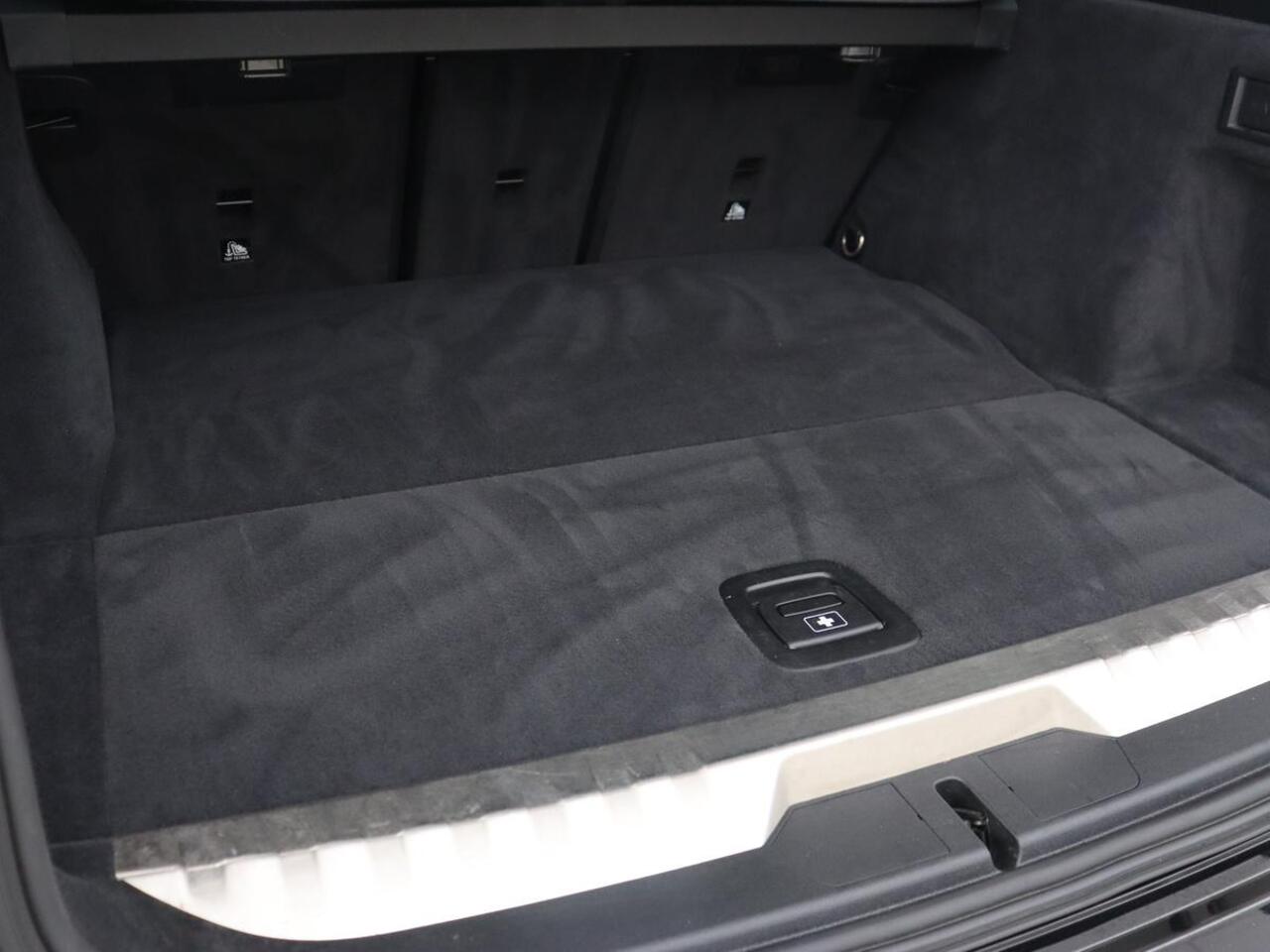 BMW 3-SERIE Touring 330e Business Edition Plus | Leder Bekleding | Carplay | Cruise Control | Navigatie | Laser LED koplampen | Stoelverwarming | LMV 18 |