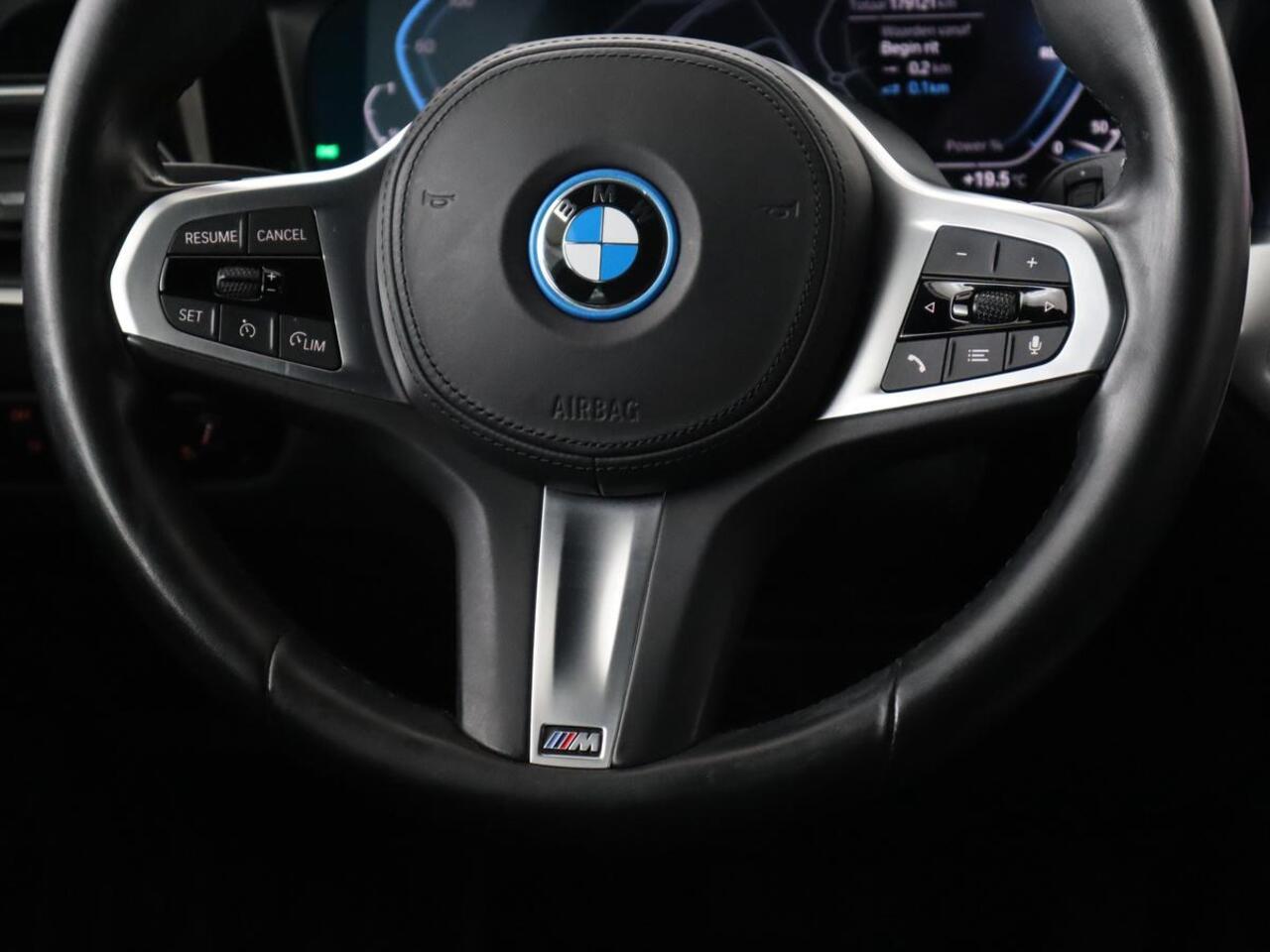 BMW 3-SERIE Touring 330e Business Edition Plus | Leder Bekleding | Carplay | Cruise Control | Navigatie | Laser LED koplampen | Stoelverwarming | LMV 18 |