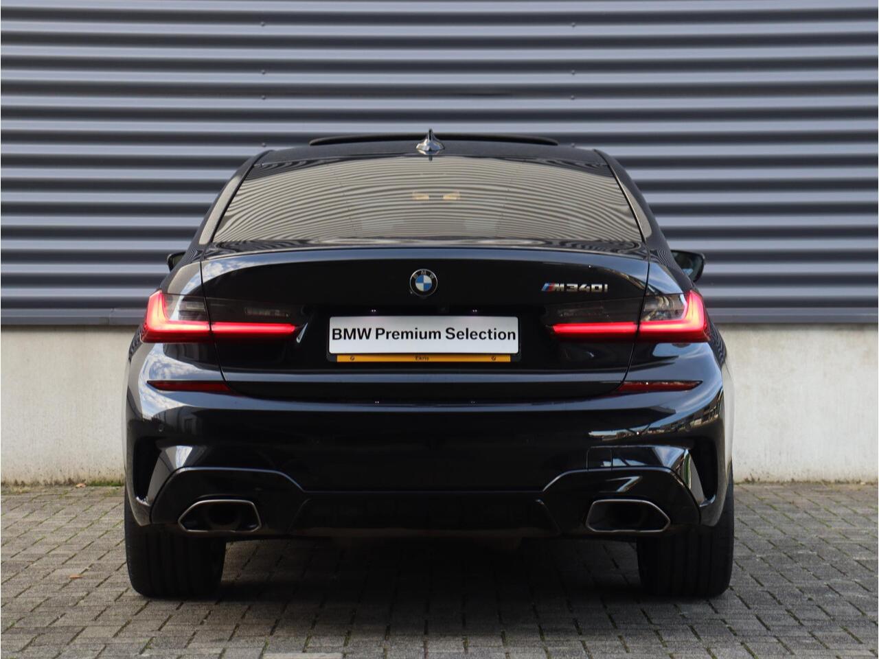 BMW 3-SERIE Sedan M340i xDrive | High Executive | Panodak | Elektr. Stoelen | Driving Assistant | Laserlight | Adaptief M Onderstel | Hi-Fi | 19'' LMV