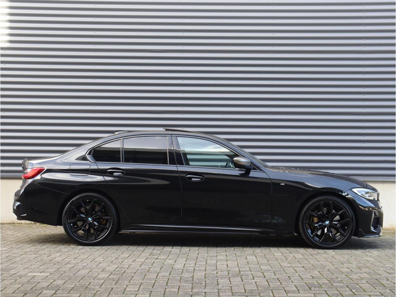 BMW 3-SERIE Sedan M340i xDrive | High Executive | Panodak | Elektr. Stoelen | Driving Assistant | Laserlight | Adaptief M Onderstel | Hi-Fi | 19'' LMV