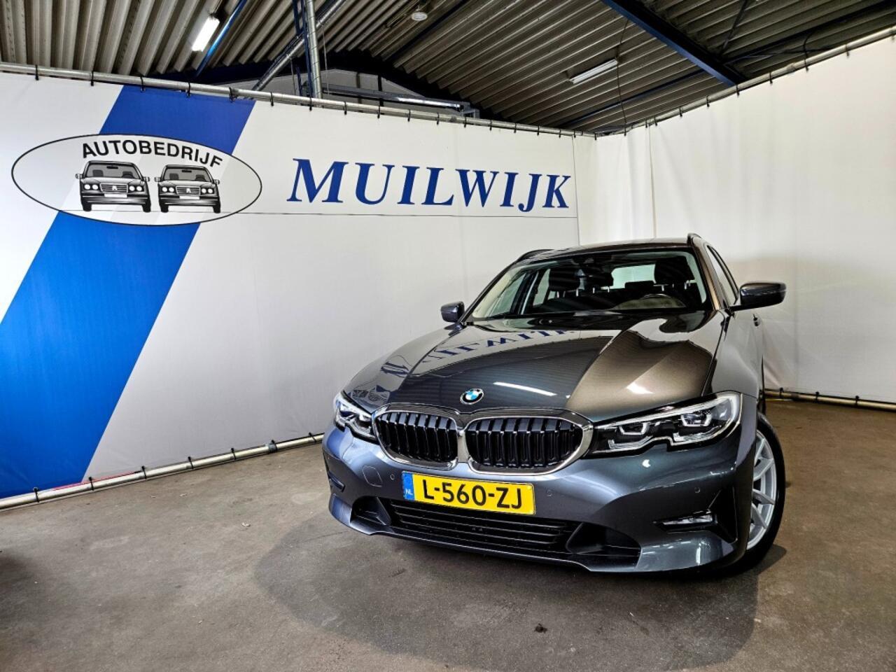 BMW 3-SERIE Touring 320i Business Edition / Trekhaak / Full LED / NL Auto