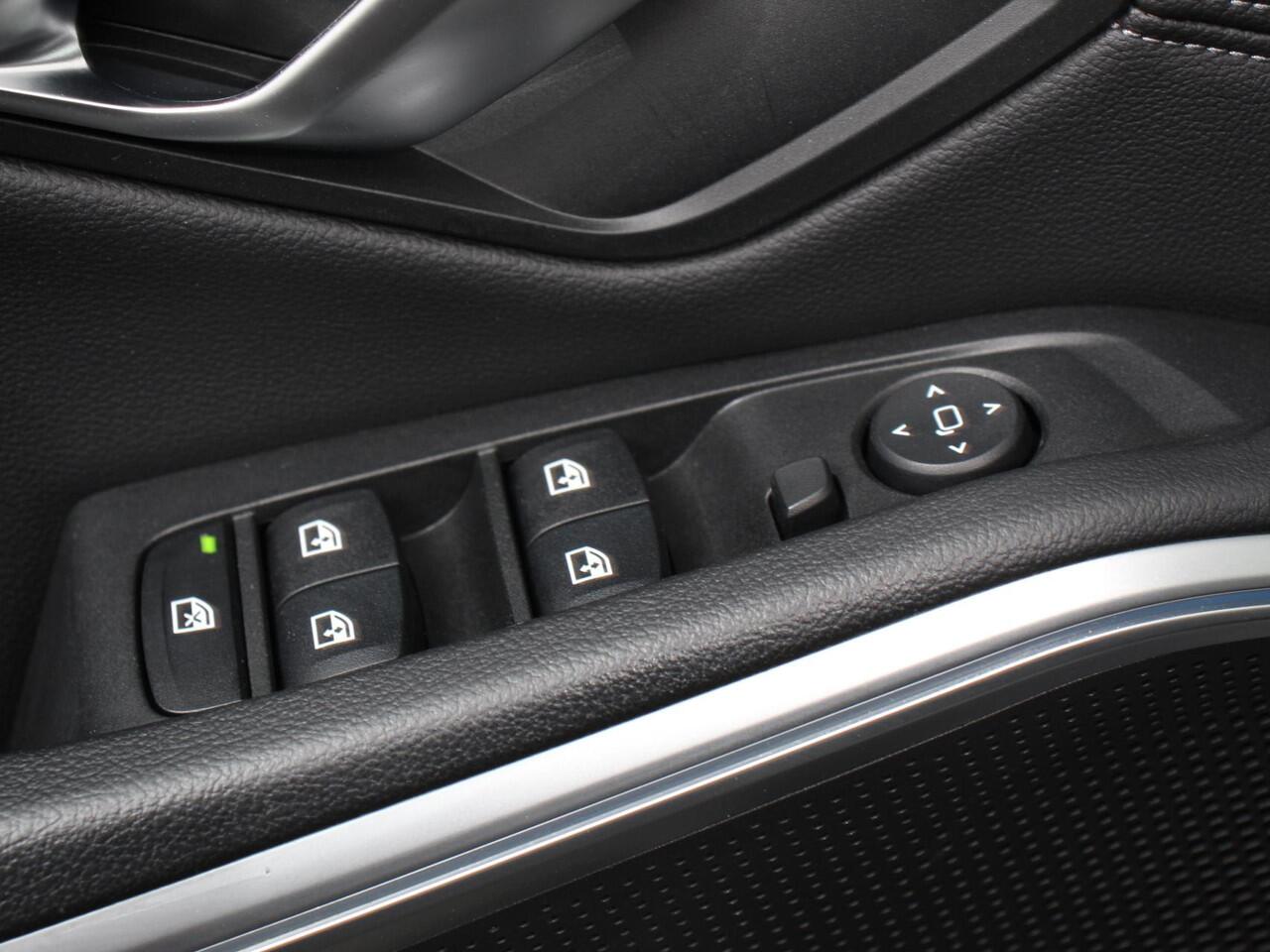 BMW 3-SERIE Touring 330e Touring Sportline PHEV AUT Climate control | Adaptieve cruise control | Parkeersensoren | Navigatie | Sfeerverlichting | Stuur + stoelverwarming | Apple Carplay/ Android Auto