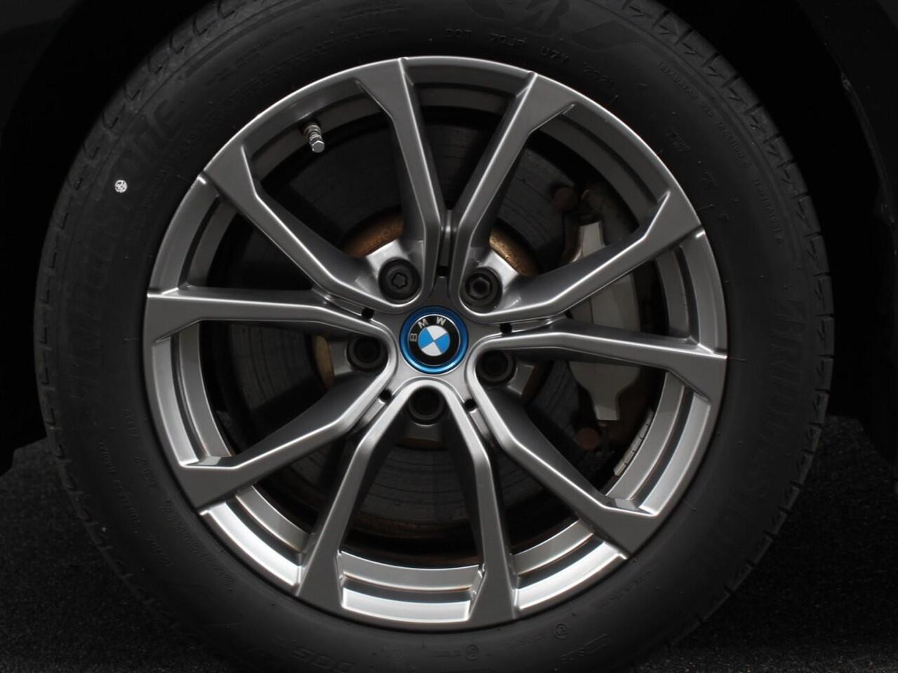 BMW 3-SERIE Touring 330e Touring Sportline PHEV AUT Climate control | Adaptieve cruise control | Parkeersensoren | Navigatie | Sfeerverlichting | Stuur + stoelverwarming | Apple Carplay/ Android Auto