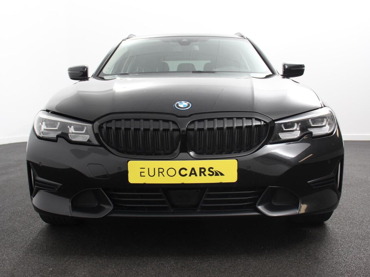 BMW 3-SERIE Touring 330e Touring Sportline PHEV AUT Climate control | Adaptieve cruise control | Parkeersensoren | Navigatie | Sfeerverlichting | Stuur + stoelverwarming | Apple Carplay/ Android Auto