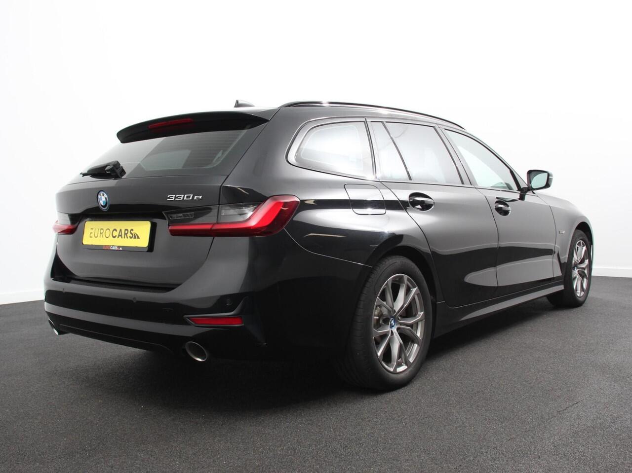 BMW 3-SERIE Touring 330e Touring Sportline PHEV AUT Climate control | Adaptieve cruise control | Parkeersensoren | Navigatie | Sfeerverlichting | Stuur + stoelverwarming | Apple Carplay/ Android Auto