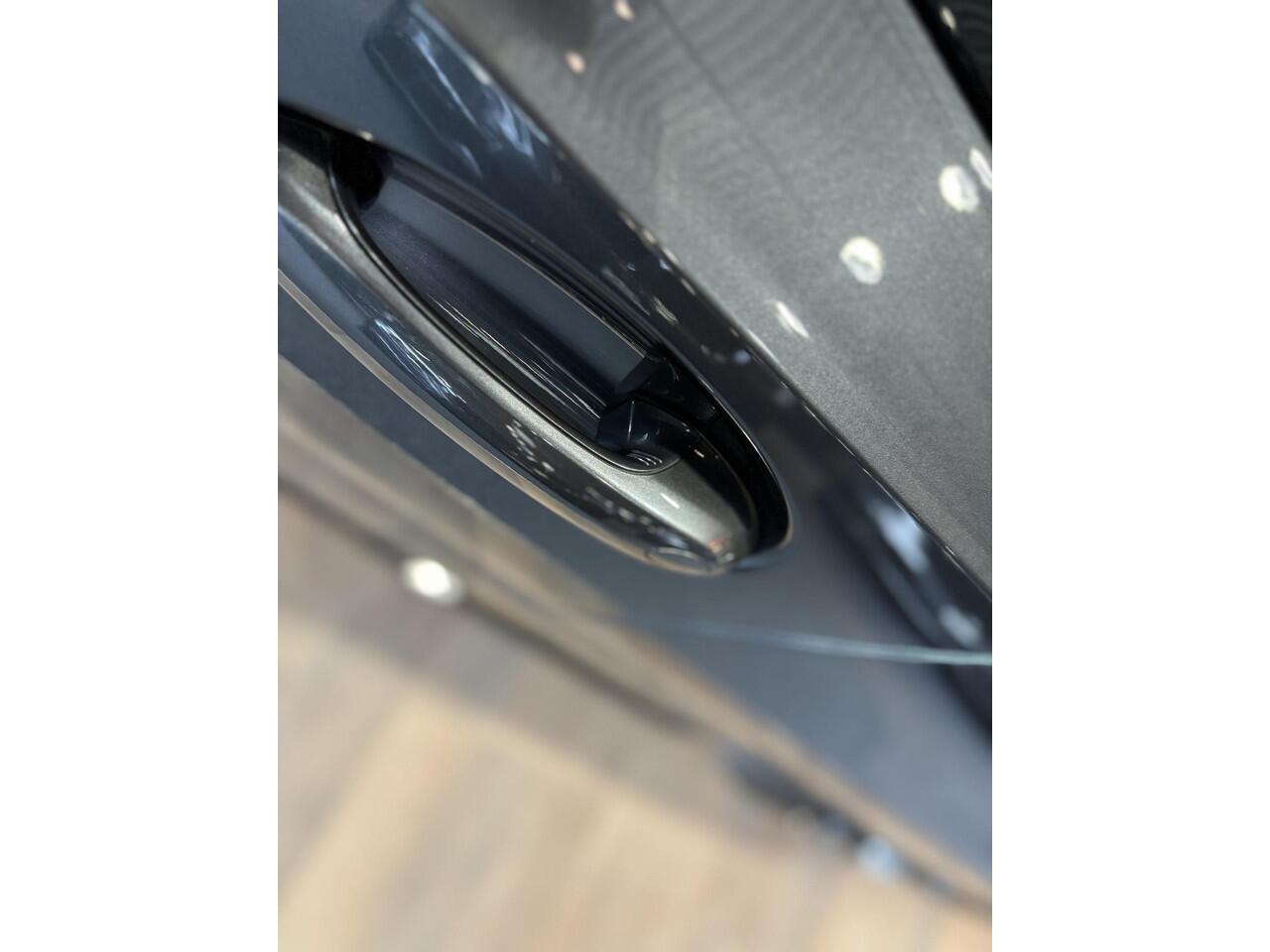 BMW 3-SERIE Touring 330e High Executive M Sport Pakket Automaat / Panoramadak / Live Cockpit Professional / Stoelverwarming / Laser Light / 20" / M Performance Pack / Head-Up Display / Shadow Line / Extra Getint Glas