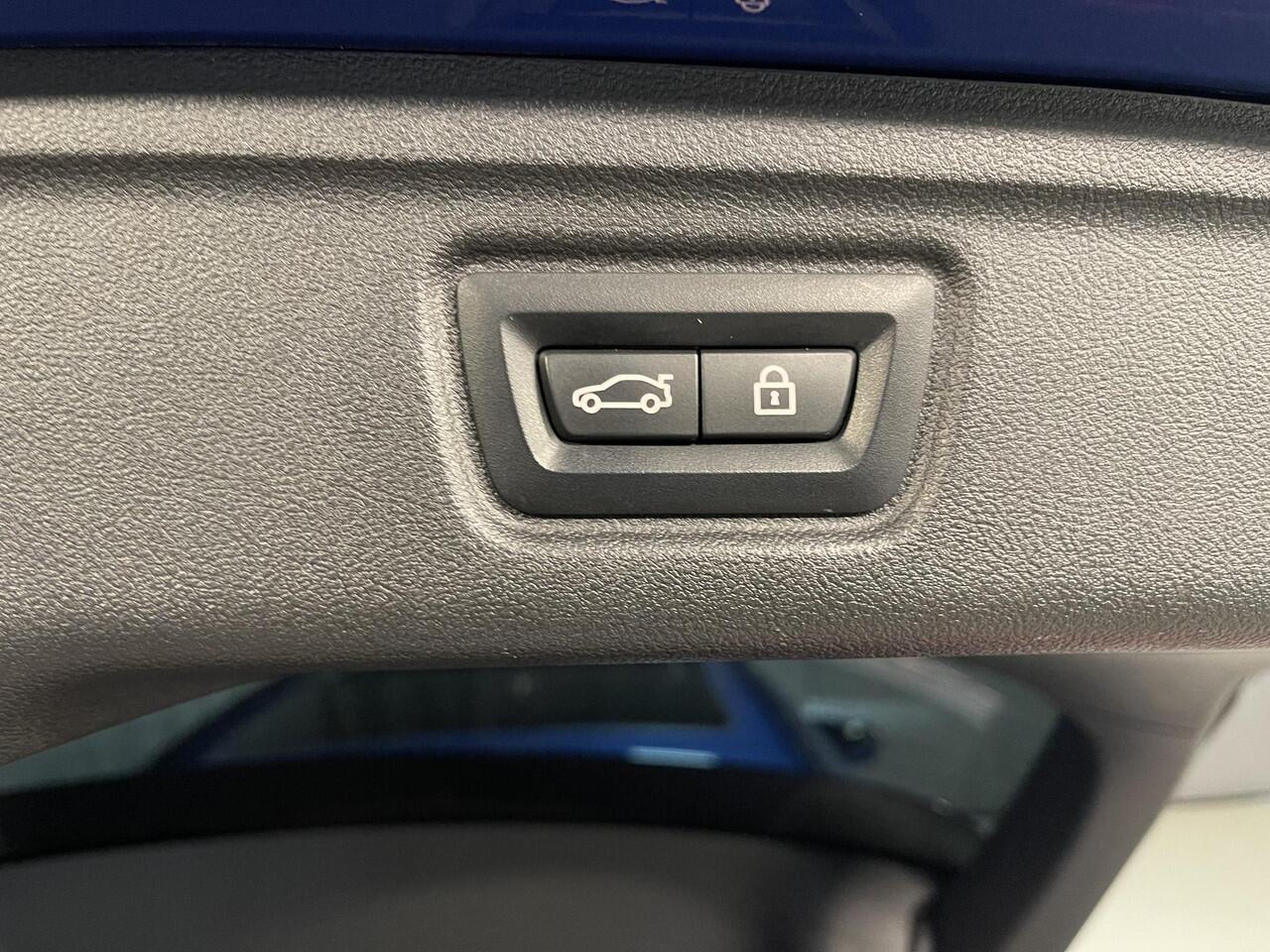 BMW 3-SERIE Touring 330e High Executive M Sport 18"/Panoramadak/Laser LED/Harman Kardon/Keyless/Head-up/360 camera/Dodehoek/Adaptieve cruise/Stoel + stuurverwarming/Adaptief M onderstel