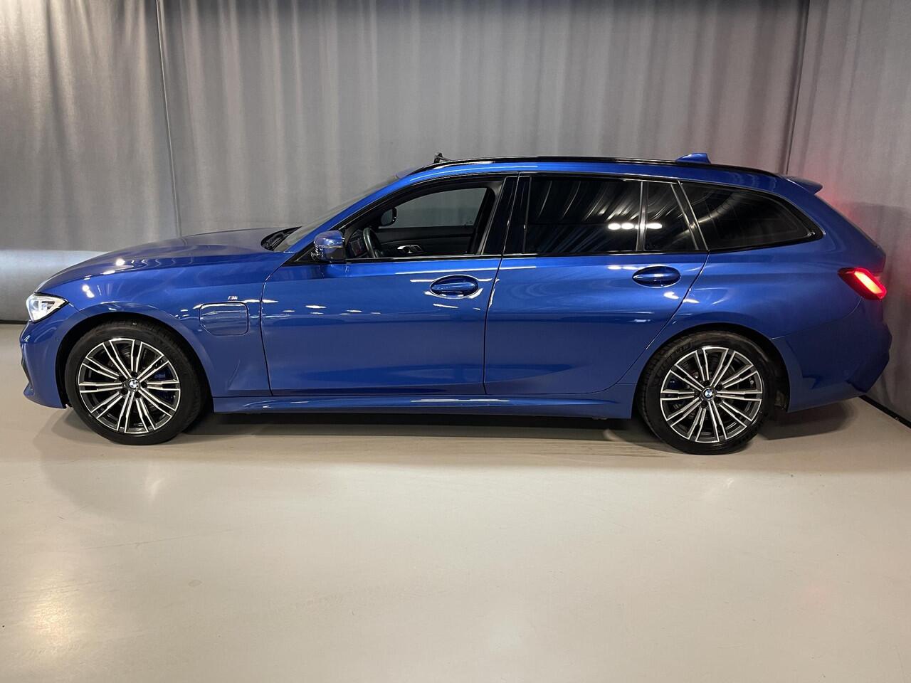 BMW 3-SERIE Touring 330e High Executive M Sport 18"/Panoramadak/Laser LED/Harman Kardon/Keyless/Head-up/360 camera/Dodehoek/Adaptieve cruise/Stoel + stuurverwarming/Adaptief M onderstel