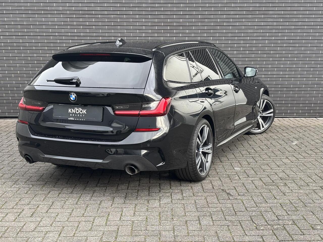 BMW 3-SERIE Touring 330i xDrive High Executive M Sport Pakket Automaat / Live Cockpit Professional / Panoramadak / Trekhaak / Leder / Apple CarPlay / Harman Kardon / 19 Inch / Shadow Line / Laserlicht / Head-Up Display / M Sportremsysteem / Adaptief M-onderstel