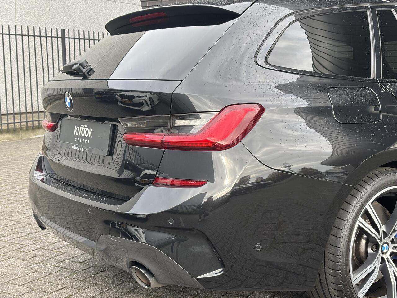 BMW 3-SERIE Touring 330i xDrive High Executive M Sport Pakket Automaat / Live Cockpit Professional / Panoramadak / Trekhaak / Leder / Apple CarPlay / Harman Kardon / 19 Inch / Shadow Line / Laserlicht / Head-Up Display / M Sportremsysteem / Adaptief M-onderstel