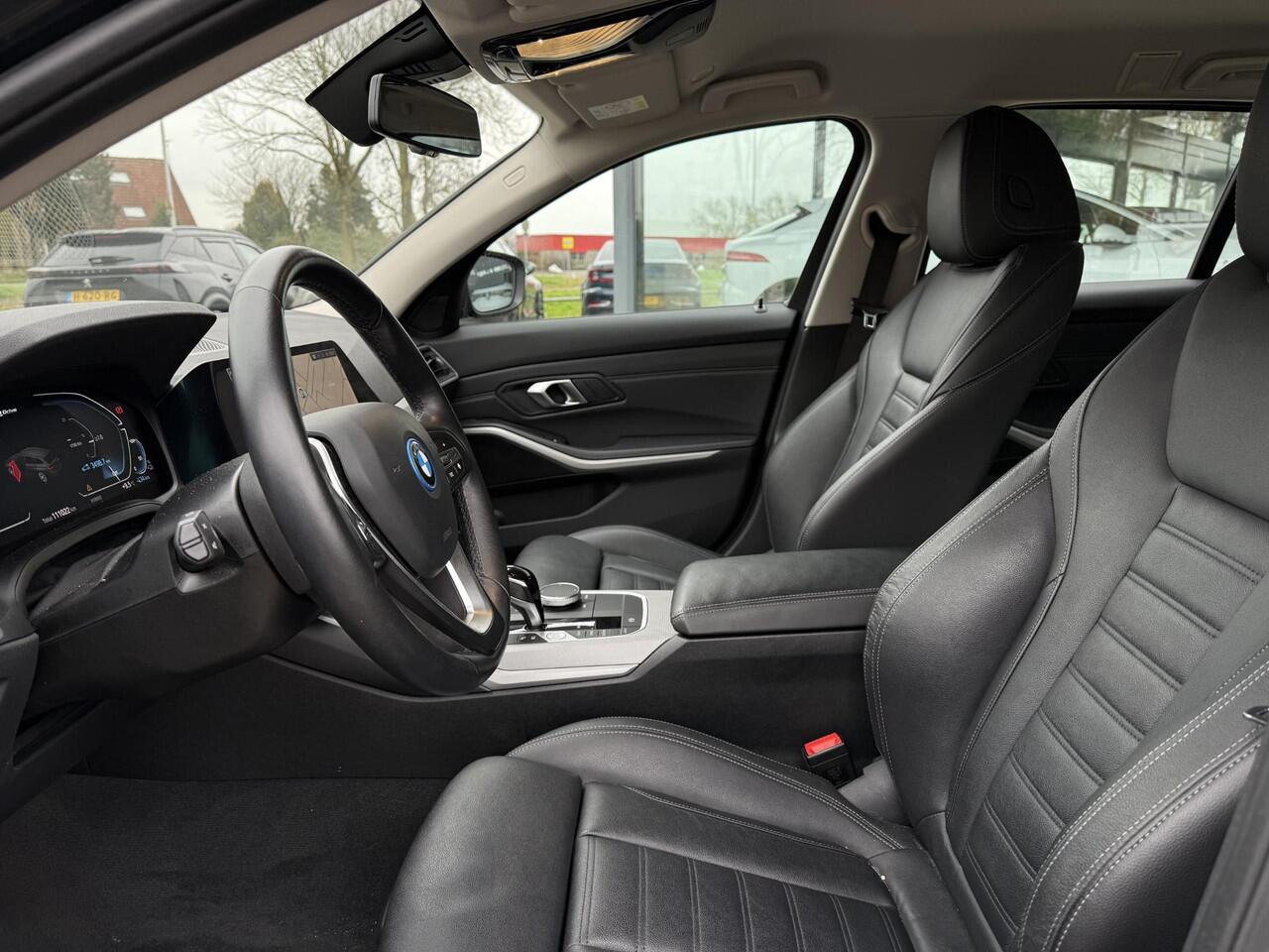 BMW 3-SERIE Touring 320e Aut. Hybrid Executive Business | Leder Sport | Trekhaak | BMW Laser |