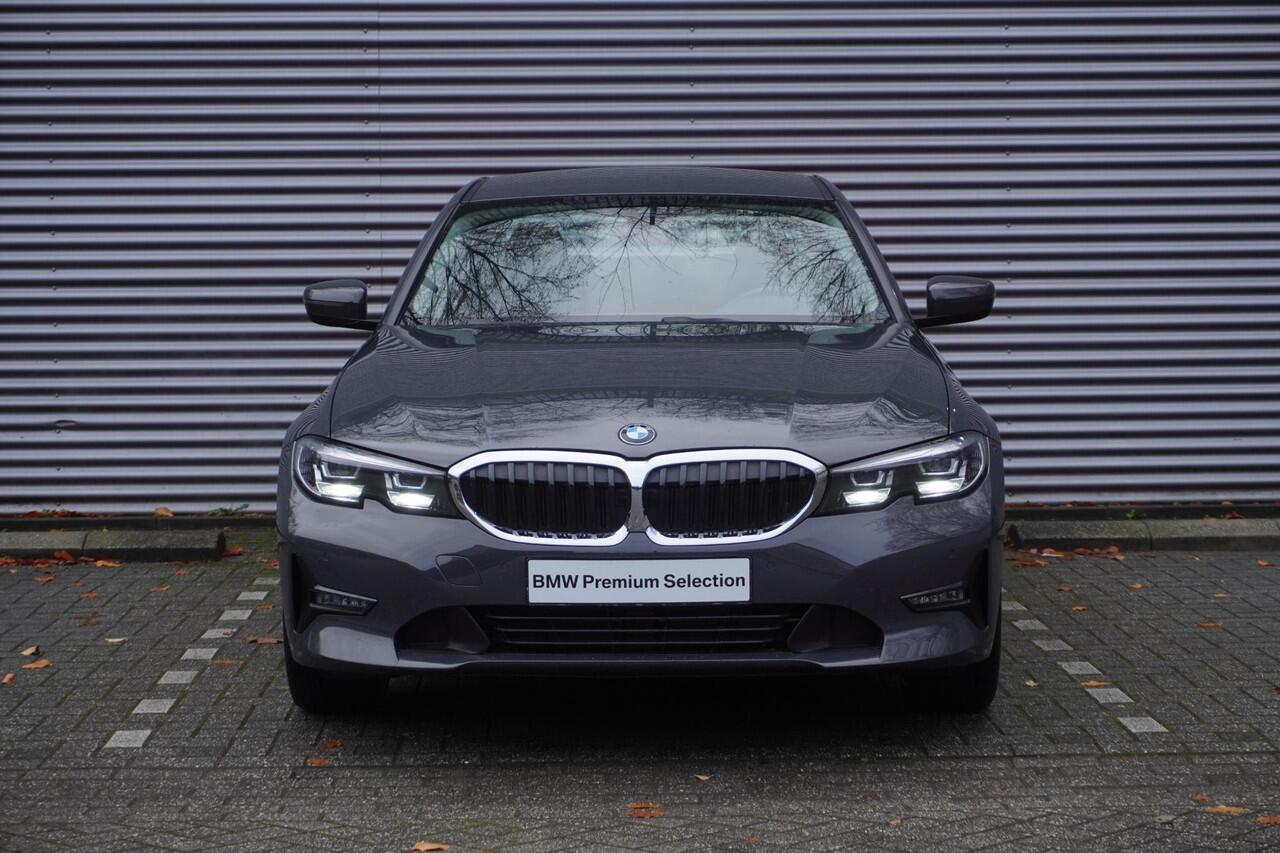 BMW 3-SERIE Sedan 318i Executive | Alarmsysteem klasse 3 | Park Distance Control voor/achter