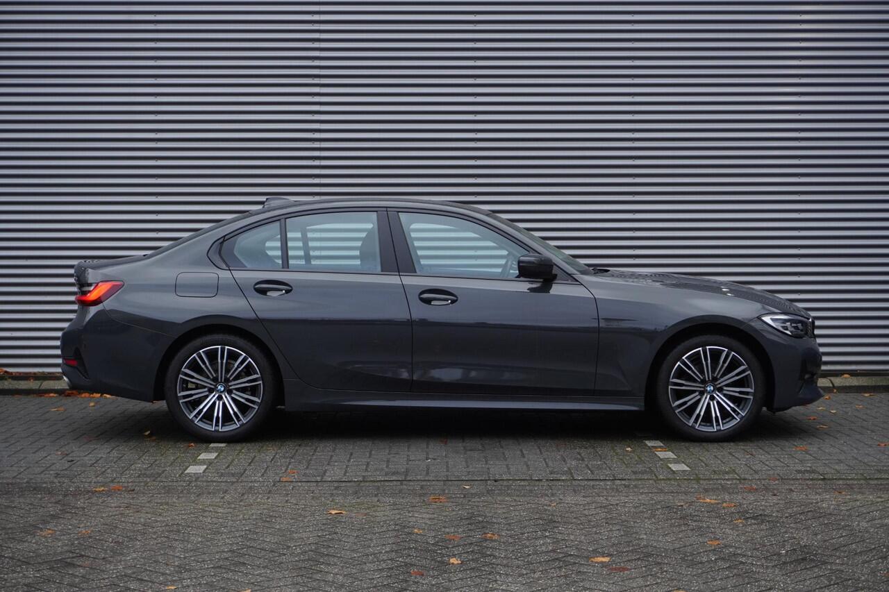 BMW 3-SERIE Sedan 318i Executive | Alarmsysteem klasse 3 | Park Distance Control voor/achter