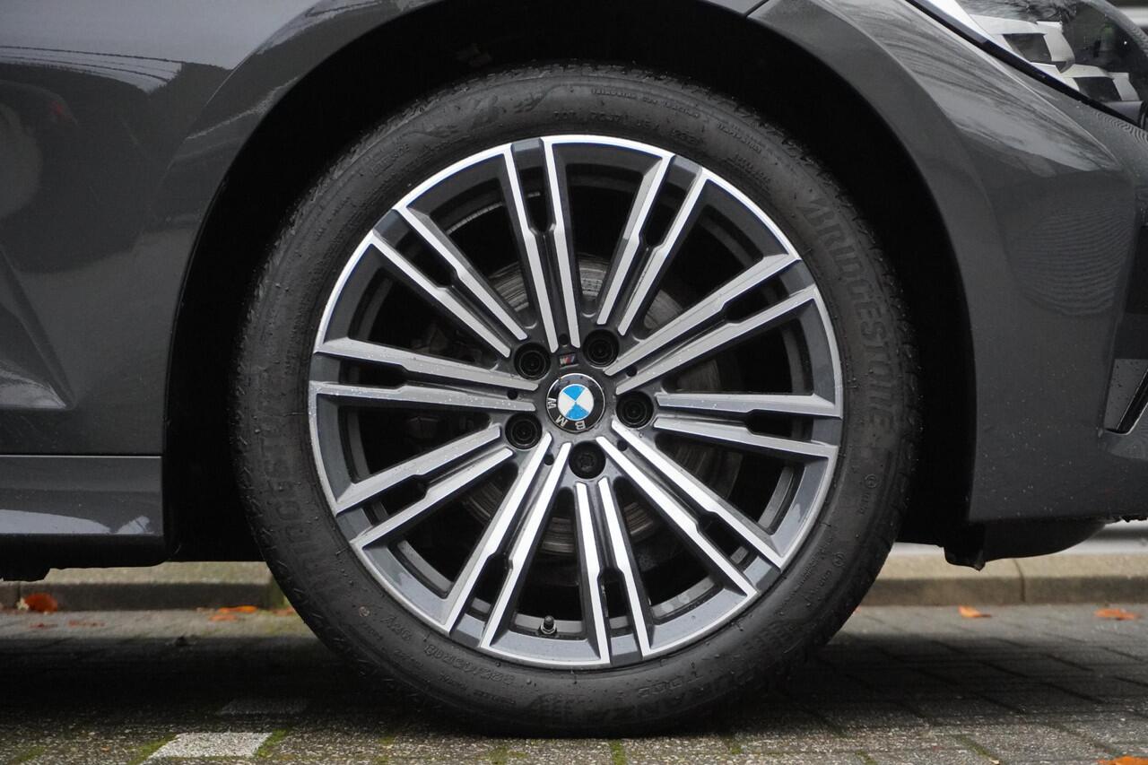 BMW 3-SERIE Sedan 318i Executive | Alarmsysteem klasse 3 | Park Distance Control voor/achter