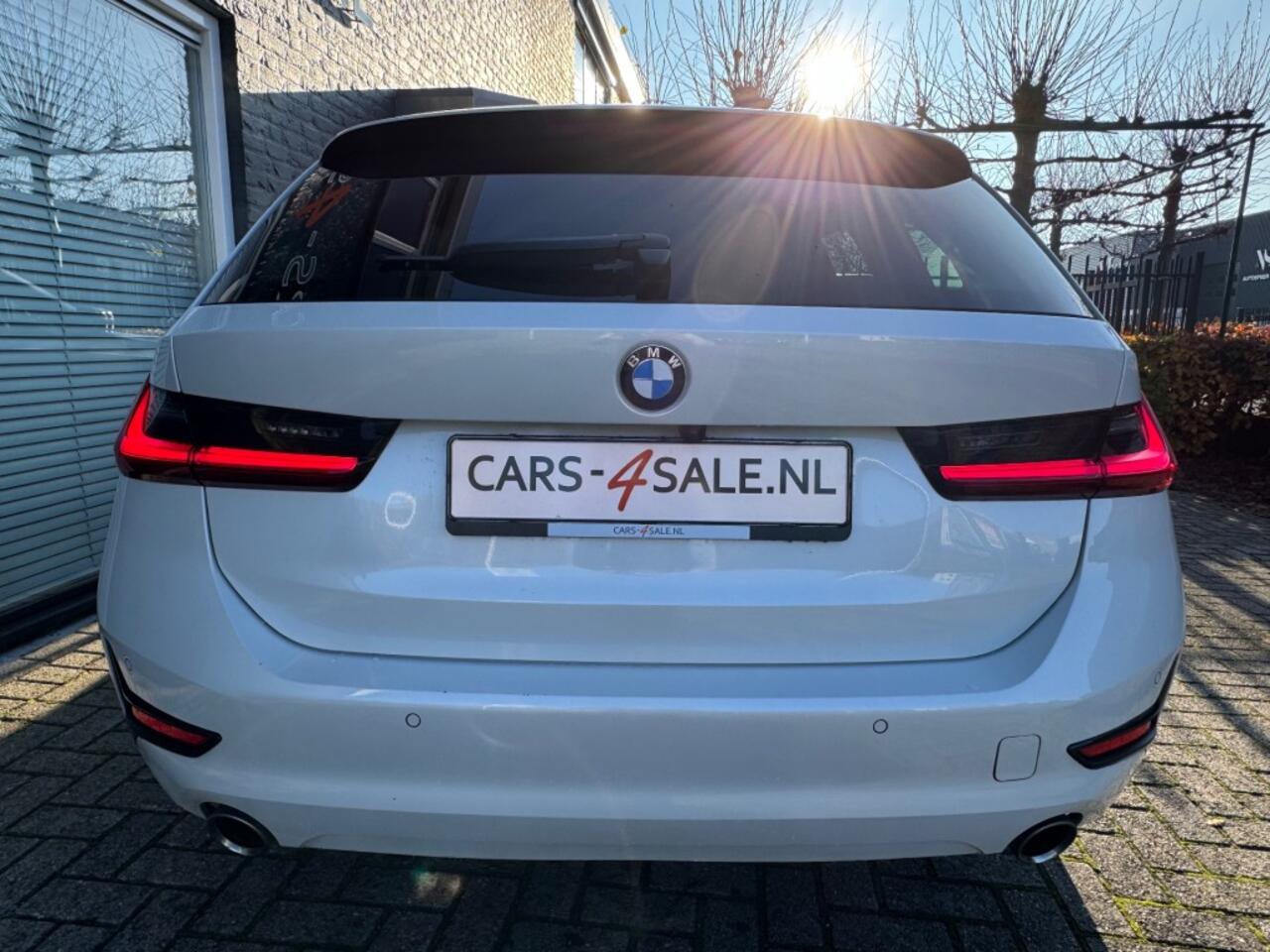 BMW 3-SERIE 318I Touring Autom. Business Edit. + Camera + Led + Navi + D-glas